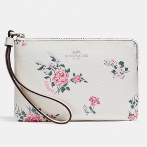 COACH🌹 Floral Wristlet rose print🌹